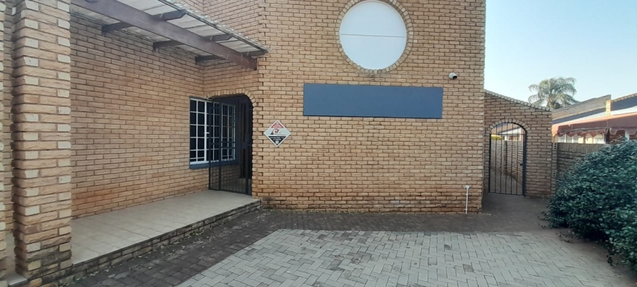 To Let  Bedroom Property for Rent in Wilkoppies North West